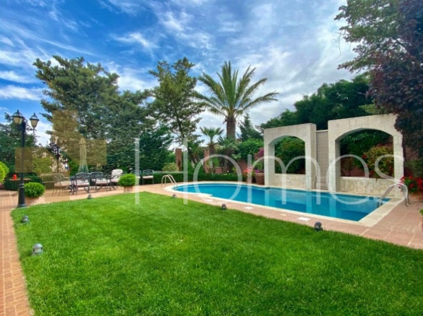 تقع في منطقة فلل وقصور وتمتلك أنظمة المنازل الذكية.